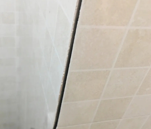 太仆寺瓷砖空鼓维修公司分享阳台瓷砖脱落的修复过程可以分为以下几个步骤