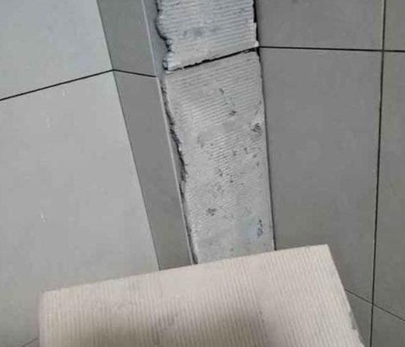 太仆寺瓷砖空鼓维修公司分享下厨房瓷砖脱落的补救措施。